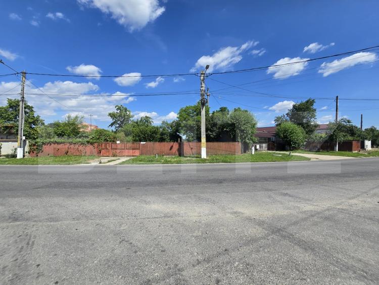 Casă bătrânească, 51 mp, curte 1.100 mp, orașul Titu