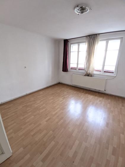 Casă de vânzare, 6 camere, 140 mp utili, Andrei Mureșanu zona Hotel Meridian