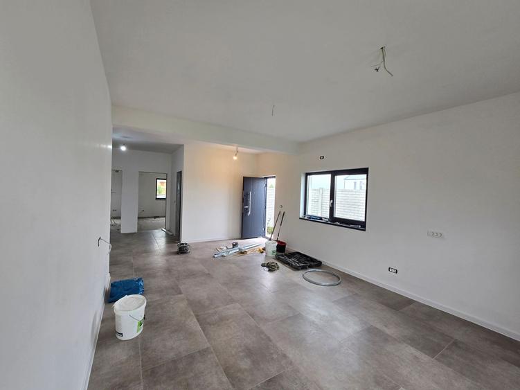 1/2 Duplex pe parter,predare la cheie , 3 dormitoare, Zona Metro 2, Comision 0%