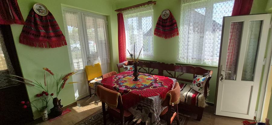 Gospodărie de vanzare, situată în Asuajul de Sus, cu teren generos de 8126