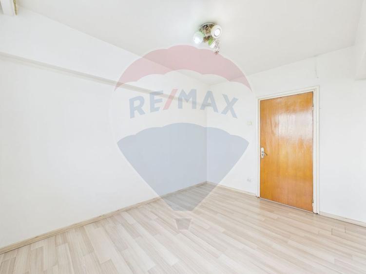 Apartament cu 3 camere de vânzare în zona Giurgiului