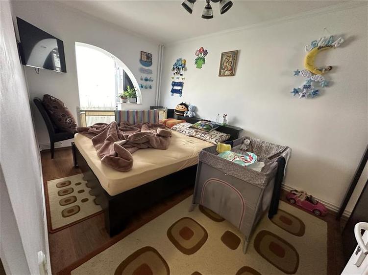 Decomandat cu 2 bai și 2 balcoane la etajul 2 lingă Generală 7