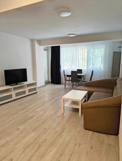 Închiriez apartament 2 camere,zona Kamsas