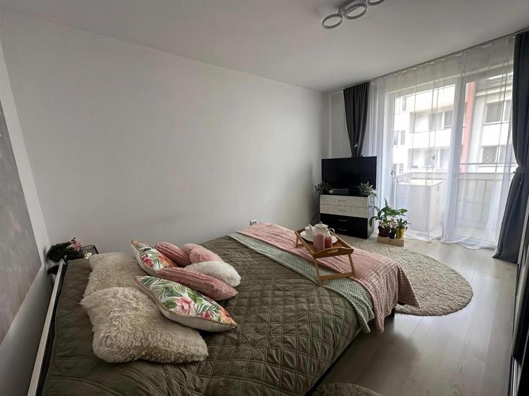 OPORTUNITATE!!! Ap. cu 2 cam DECOMANDATE,str EROILOR/FLORESTI,etaj 1 ,2 BALCOANE