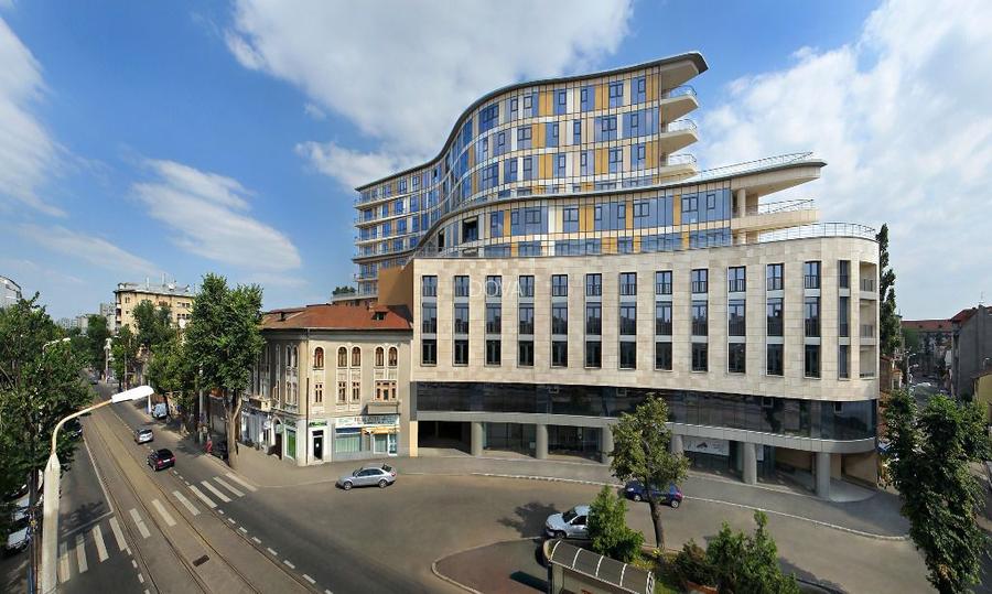Apartament cu 4 camere, 3 grupuri sanitare, 2 terase, 1 boxa, 2 parcari - 6