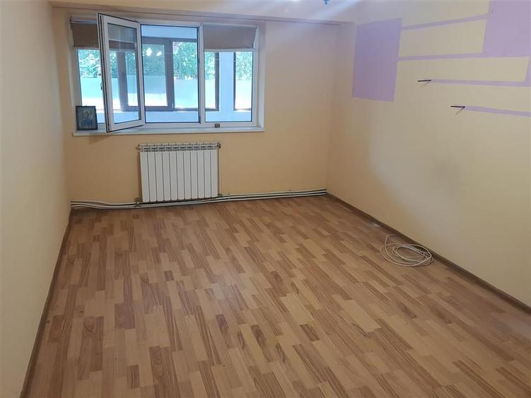 AP 3 camere, Victoriei, conf 1, parter cu balcon 19 mp, liber