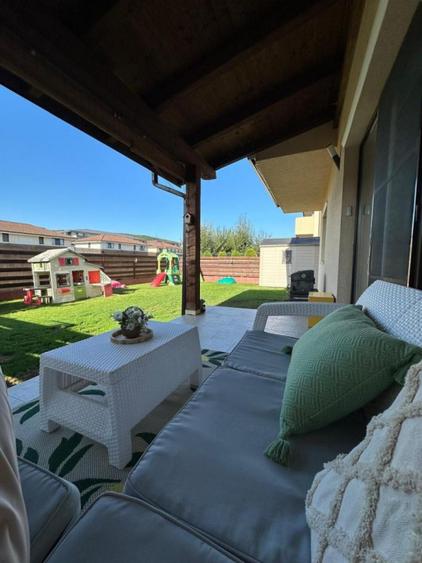 Casă tip duplex | 5 camere | 300 mp teren | Zona Terra, Florești