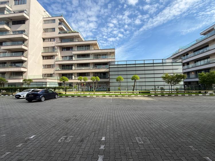 Spațiu open space 457 mp, vitrat, cu multiple posibilități de amenajare.