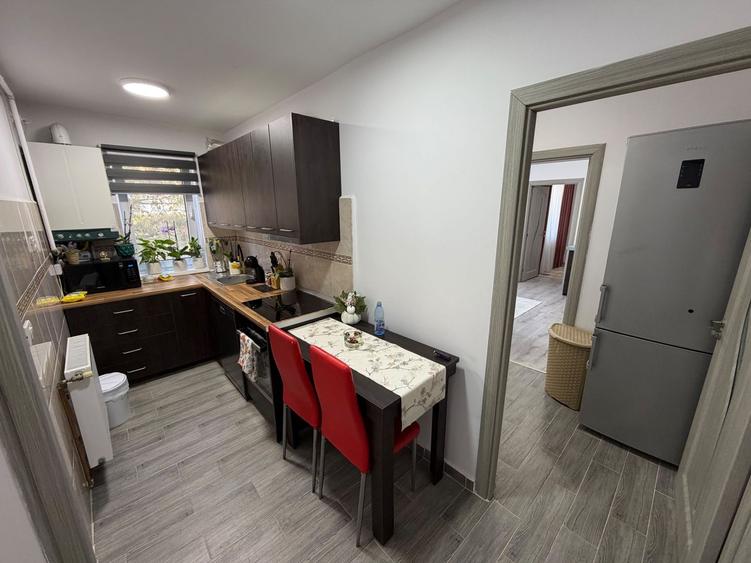 Apartament 3 camere, etaj 2 - Cugir
