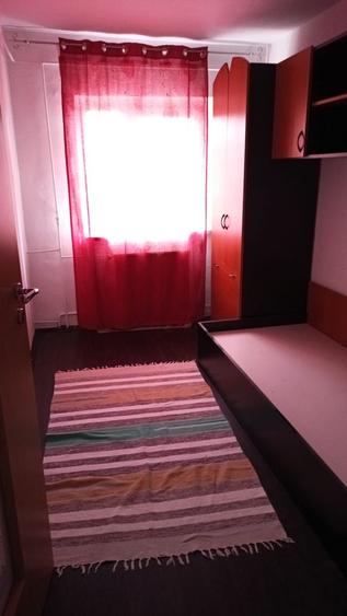 APARTAMENT CU 3 CAMERE ZONA LIPOVEI-Holdelor la 430 euro
