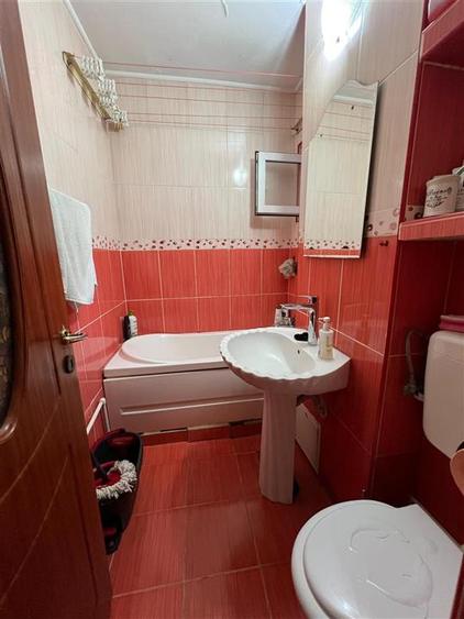 Vanzare apartament cu 3 camere - Podu Ros