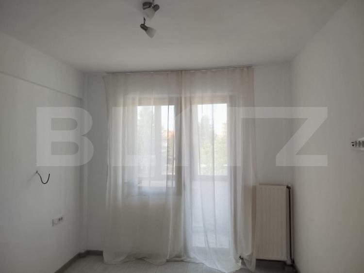 Apartament 3 camere, 65 mp, zona Tractoru
