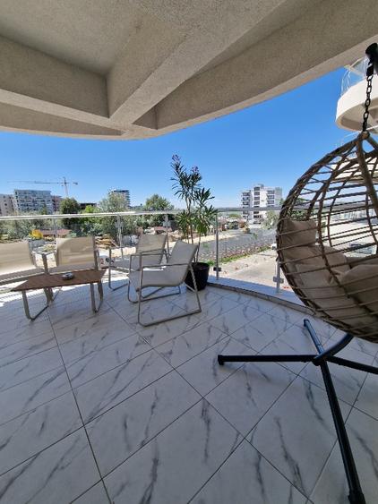3 camere, 2 băi, vedere la mare, terasă 50m2.