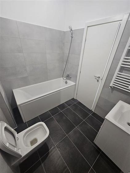 INTABULAT! MUTARE IMEDIATA! Apartament cu 2 camere decomandat Central