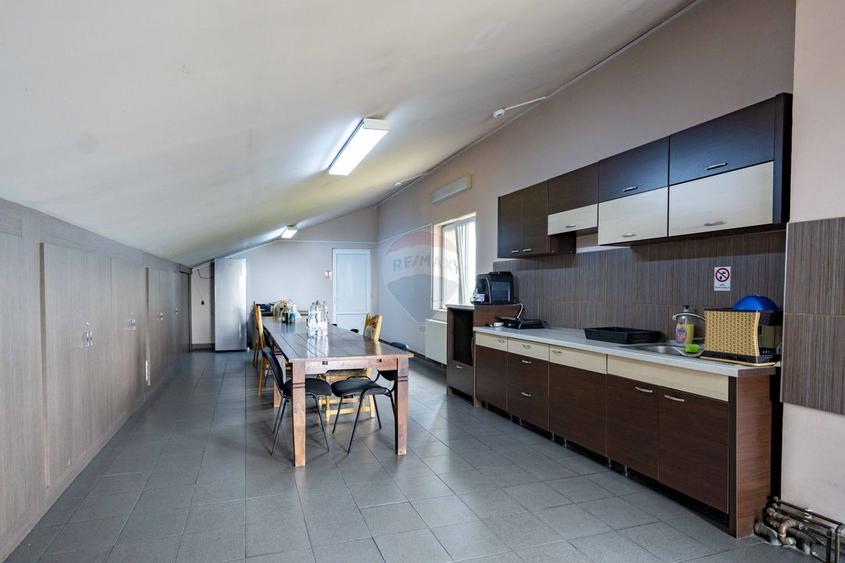 Proprietate industrială 5 hale, teren 21,105 mp, Santion,