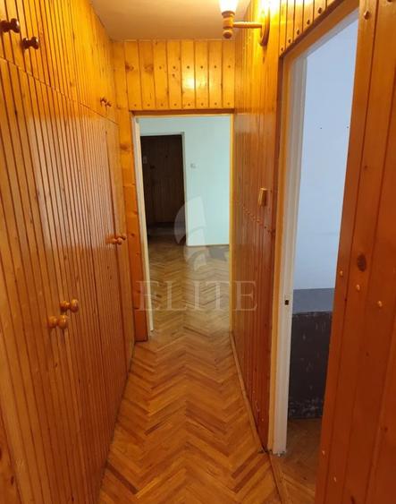 Apartament 3 camere în zona STRAZII RETEZAT