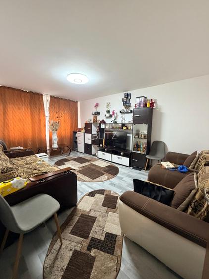 Apartament 3 camere, 68 mp, zona Consul - 10