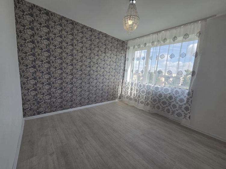 Particular, vand apartament 3 camere proaspat renovat Stefan cel Mare