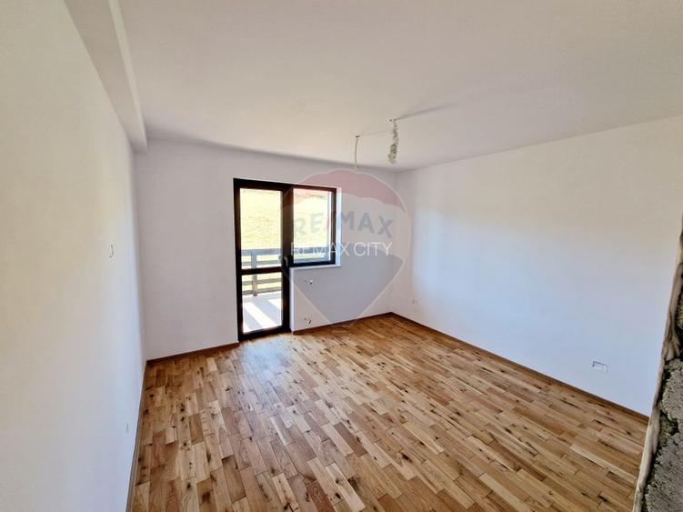 Casă / Vilă cu 8 camere de vânzare în zona Balaur - 47