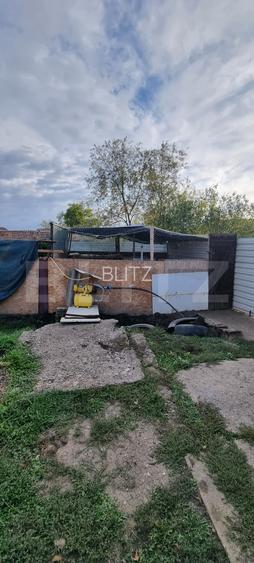 Casa cu 2 corpuri si anexe, 49 mp, zona Boldut