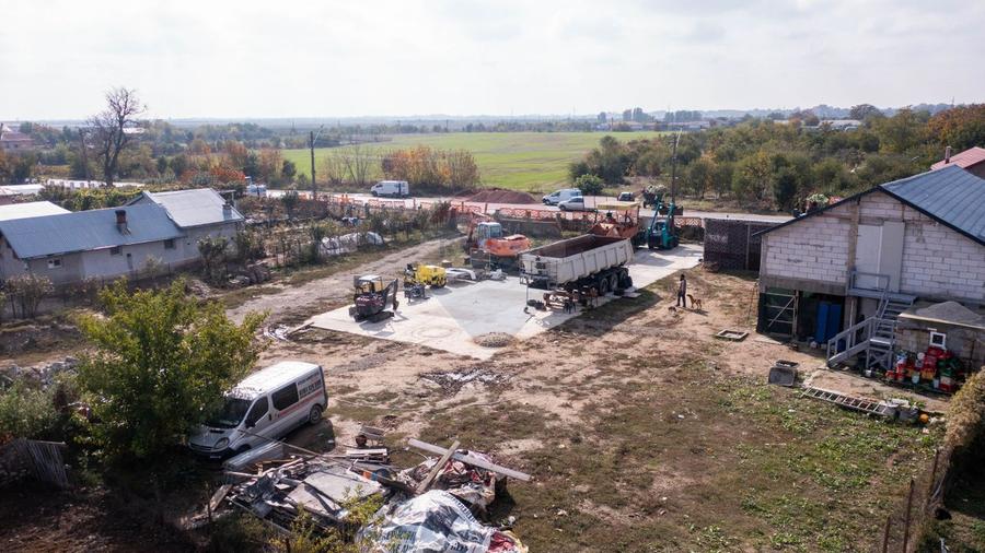 Vanzare casa cu restaurant, terasa si teren intravilan liber - Titu