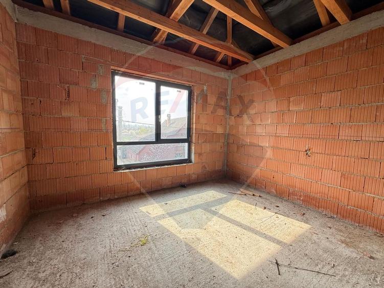 Casă de vânzare semifinisată, 4 Camere 145 mp utili,Făcliei
