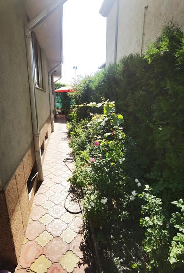Navodari(Centru)- Casa D+P+2+T, construcție solidă, disponibila imediat