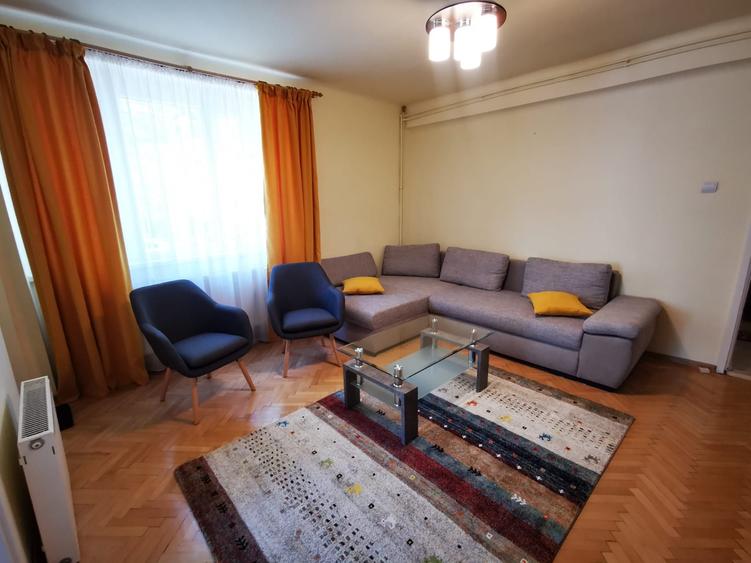 De inchiriat apartament 3 camere – zona Centrala