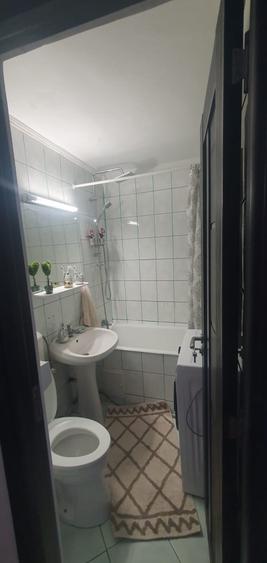 APARTAMENT DE VÂNZARE CU DOUĂ CAMERE IN ZONA DRUMUL TABERI ,METROU ROMANCIERILOR