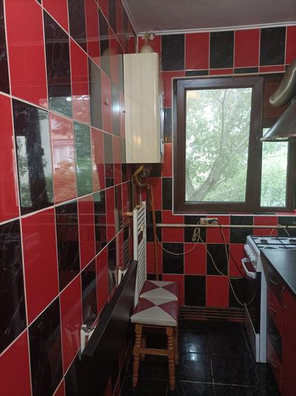 Apartament cu 2 camere, etajul 3/4, zona Alexandru Cel Bun