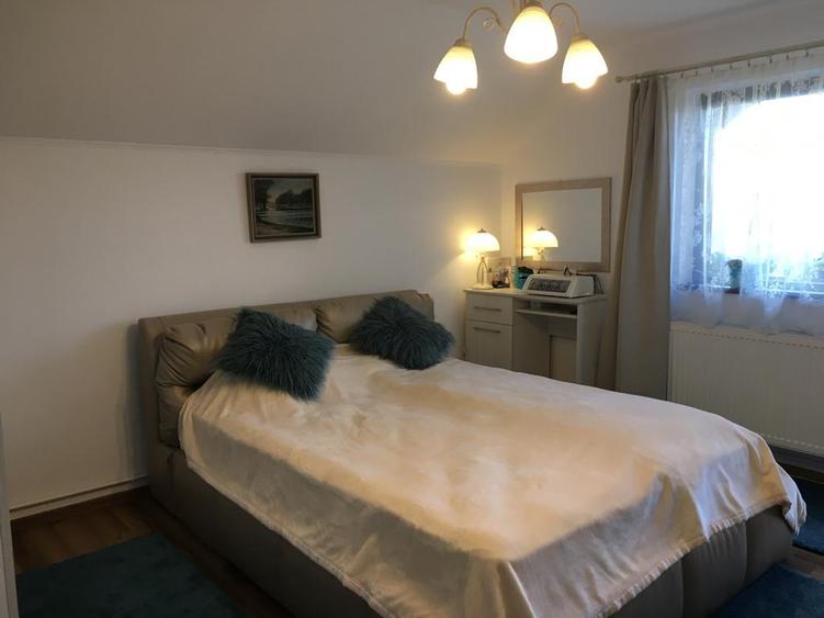 Vand casa tip vila P+E cu 4 cam.