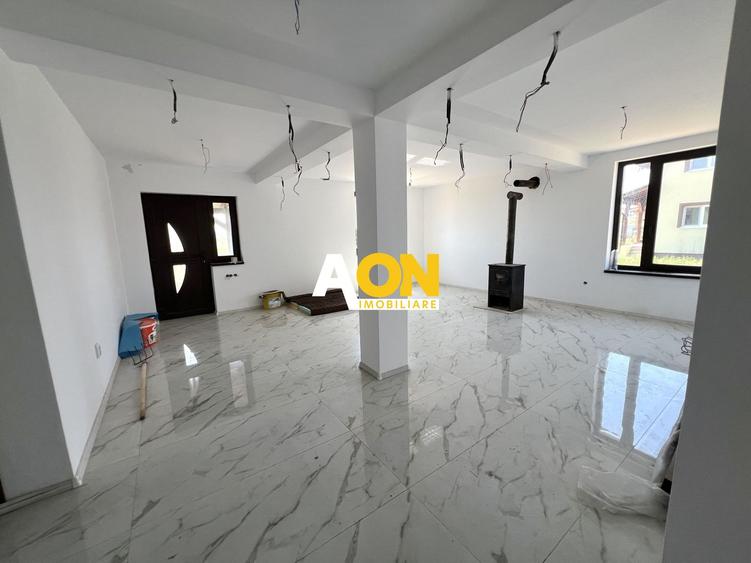 Casa individuala cu 4 camere, 2 bai, terasa, 800mp teren, Sp+P+1E