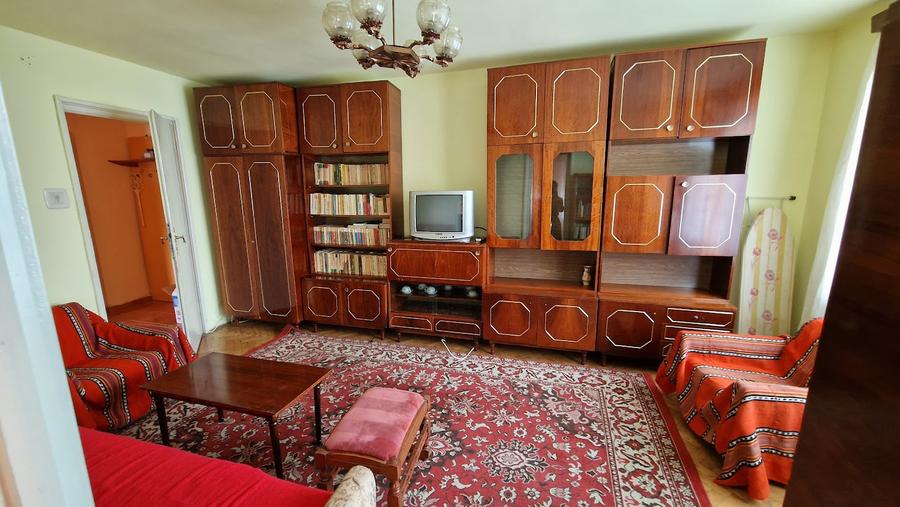 Balcescu-2 camere decomandate-Centrala-Loc de parcare