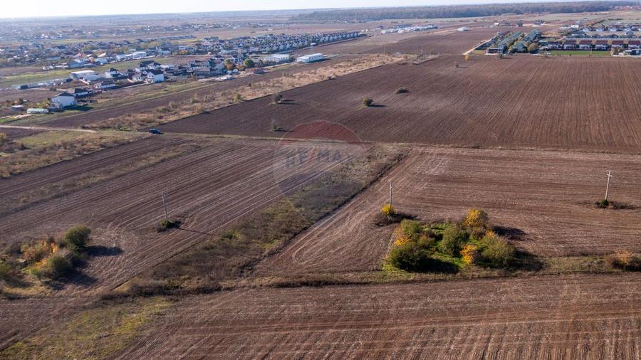 Vanzare teren intravilan 7,400 mp Sabareni / Strada Primaverii