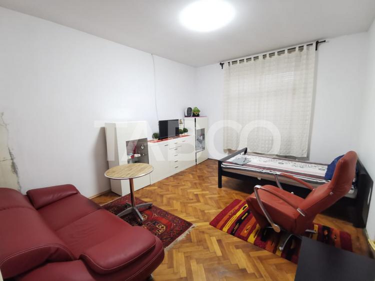 Casă individuală cu 4 camere și 900 mp teren în zona Calea Poplăcii