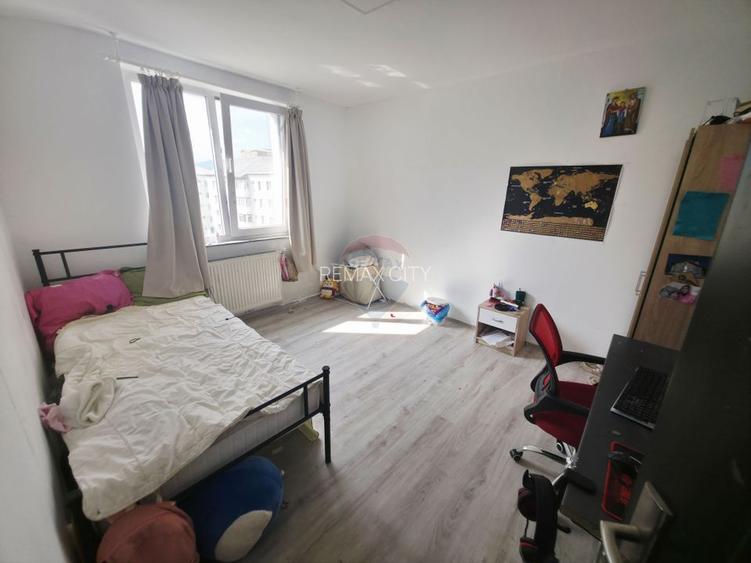 Apartament cu 4 camere de vânzare în zona Maratei - 2