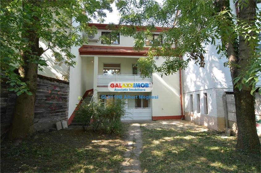 Vanzare casa 8 camere renovata integral+gradina Brasov.