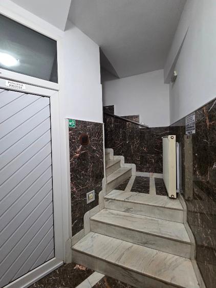Ocazie unirii 1 minute metro open space parter plus etaj 1 compartimentat
