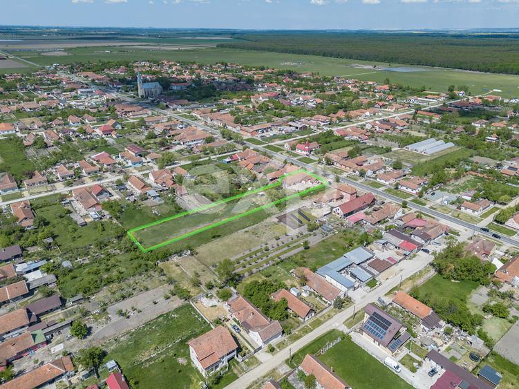 Spațiu Comercial + teren cu izvor de apă minerală în Bacova