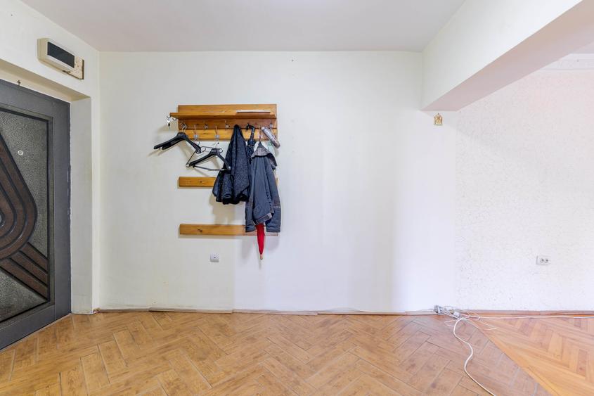 Apartament 3 camere transformat in 2 camere – Bd. Cosminului