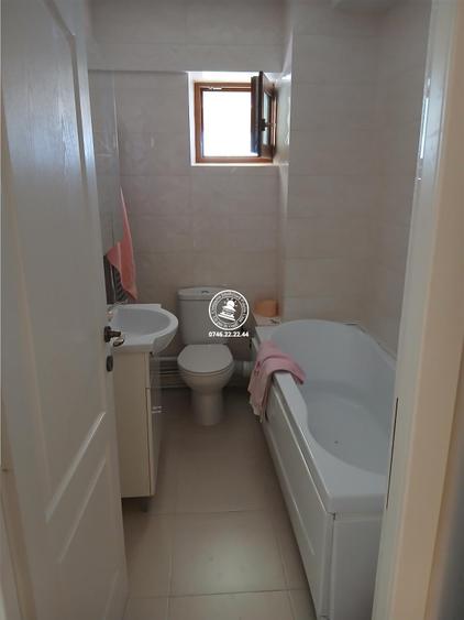 Apartament cu 4 camere , 2 bai, 3 balcoane Zona Pacurari