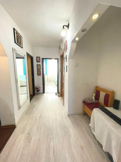 Apartament 3 camere decomandat-Piata Nicolina-etaj intermediar