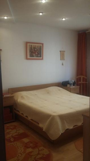 Izbiceni-Damaroaia-Casa Presei,P+E+M,zona verde,aerisita,casa luminoasa,6 camere