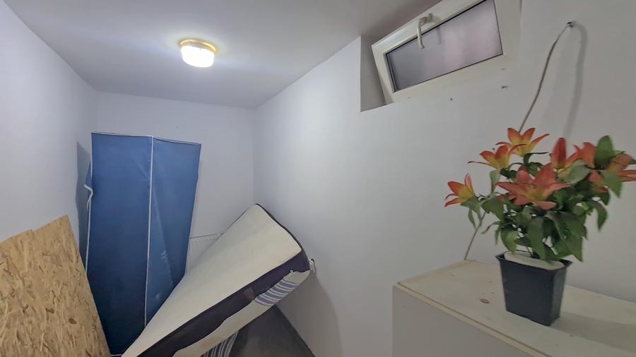DOUA CASE DE VANZARE - ZONA RACADAU - SINGUR IN CURTE