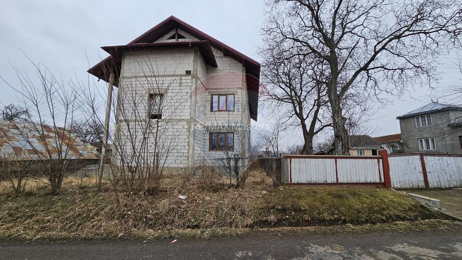 Casă / Vilă cu 12 camere, teren intravilan de 2869mp în Siminicea, SV - 29