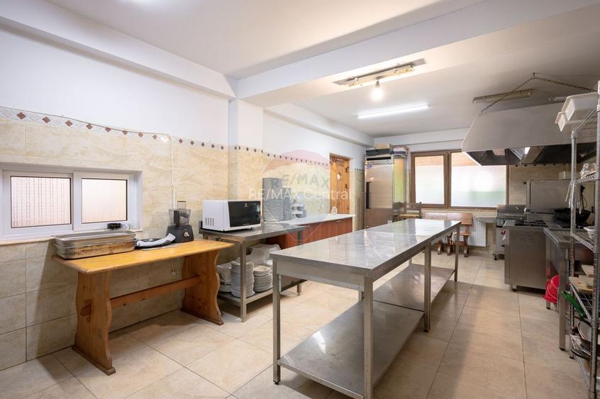 Cabană turistică, 12 camere cu restaurant, bucătărie + sală evenimente - 36