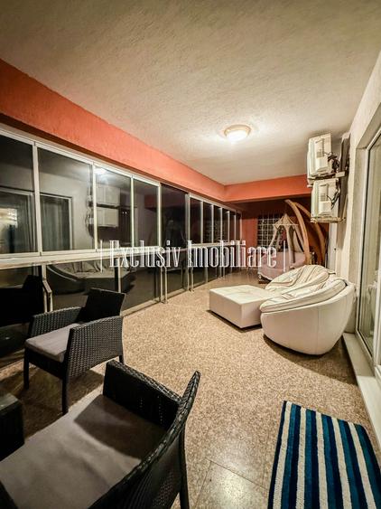 Vedere Frontala la Mare si Plaja la Picioare - Apartament cu Parcare Privata
