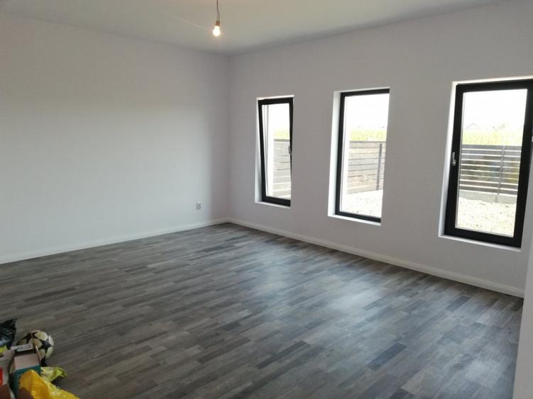 CASA INDIVIDUALA, 3 CAMERE,81 MP UTILI, 400MP TEREN, MIROSLAVA