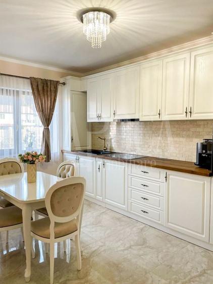 Casa 4 camere de vanzare in Floresti