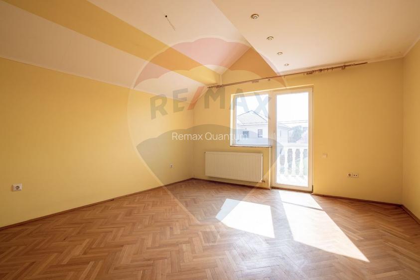 De vânzare Casă spațioasă cu teren 1.000 mp Beverly Hills, Sanmartin - 3